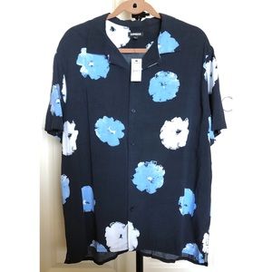 NWT Express Blue Floral Short Sleeve Button Down Shirt Size XL